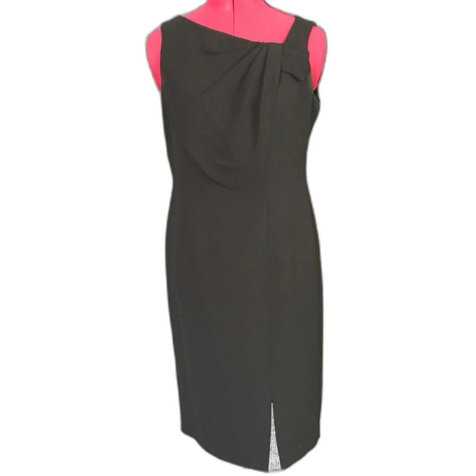 Vestido Evan Picone para mujer 4 negro escote asimétrico sin mangas dobladillo abertura lateral Foto 1 de 4