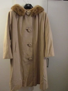 Vintage Ladies Womens Tan Wool Coat Jacket With Fur Collar Size (M) Medium - Picture 1 of 12