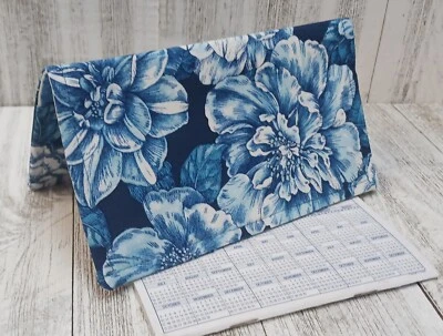  Cubierta de chequera de tela floral azul billetera registro de tarjetas de débito EE. UU. Hecha a mano  Foto 1 de 3