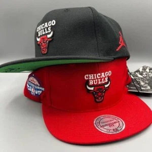 Menge 2 Air Jordan x Chicago Bulls Mütze Herren Mitchell & Ness Druckknopflasche Kappe Neu - Bild 1 von 15