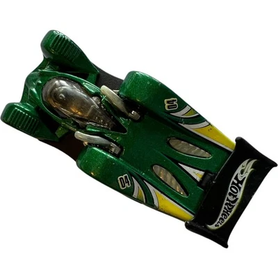  Carro de corrida Hot Wheels verde 2003 com spoilers duplos - Imagem 1 de 4