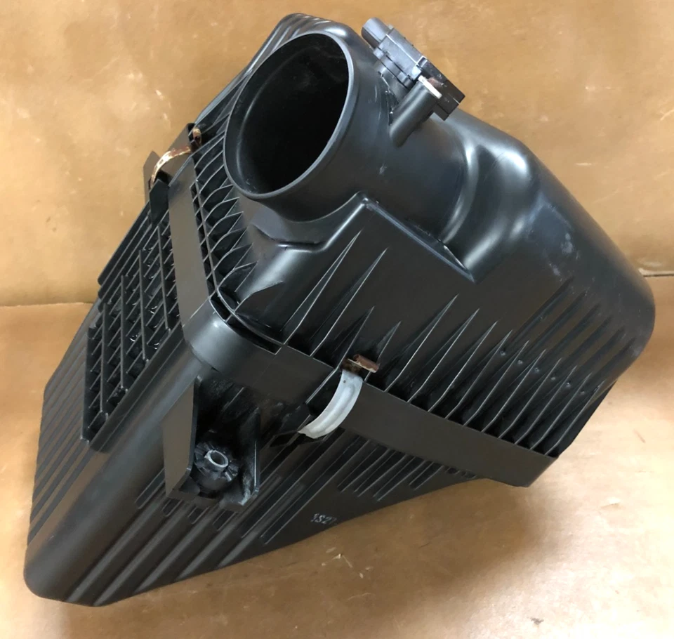 Suzuki Grand Vitara 2012 limpiador de caja de aire 2,4 L 2009-2013 Foto 1 de 4