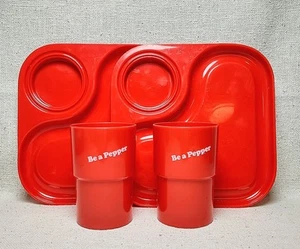 Tazas de platos de picnic de plástico rojo vintage publicidad Dr Pepper Cola años 70 - Imagen 1 de 11
