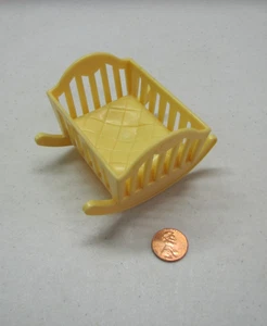 Vintage Fisher Price Chunky Little People Yellow Baby Cradle 1992 Rare - Picture 1 of 3