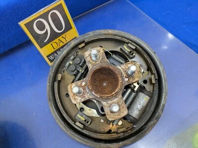 Conjunto de cubo de roda traseira esquerda com freio a tambor 2015-2020 Honda Fit Hatchback FWD - Imagem 1 de 4