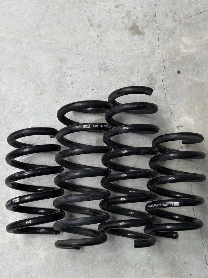 Estoque de bobinas de molas Audi R8 Coupe V10 Plus AWD, RWD, tipo 4S (2017-23) OEM  - Imagem 1 de 1