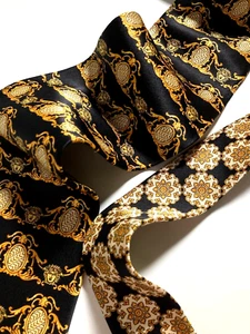 GIANNI VERSACE CORBATA CABEZA MEDUSA BARROCA VINTAGE AÑOS 90 OVALADA ITALIA ORO NEGRO - Imagen 1 de 13