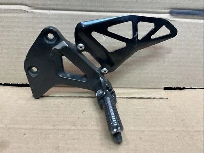 Suzuki GSXR1000 2017 soporte de clavija delantera izquierda OEM recto #92323 Foto 1 de 4