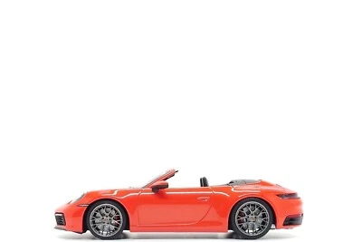 Minichamps 1:18 Porsche 911 Carrera 4S Cabriolet (992) en naranja lava Foto 1 de 4