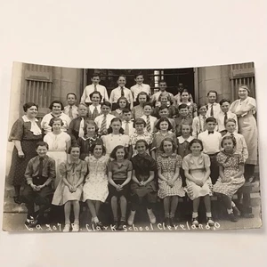 Antigua foto de grupo de colección 1937 E. Clark School Cleveland OH niños estudiantes - Imagen 1 de 7