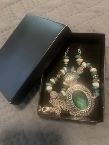 VINTAGE AVON HALSKETTE UND OHRRINGE GRÜN & AQUA PERLEN SILBERFARBEN VERLÄNGERUNG INC - Bild 1 von 5