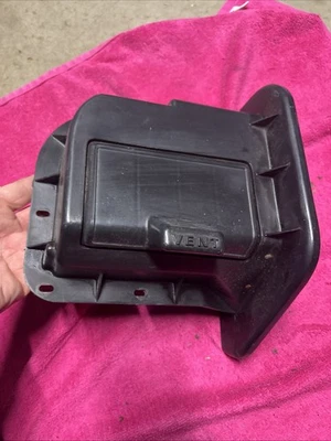 Camión Ford F150 F250 1973 1979 ventilación de aire fresco usado plástico negro OEM lado derecho Foto 1 de 4