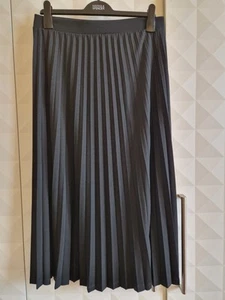 M&S BLACK SUNRAY PLEATED A-LINE MIDAXI SKIRT, ELASTICATED WAIST. SIZE 14R. NWT - Picture 1 of 4