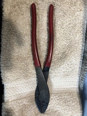 Klein Tools 9” Herramienta de prensado y corte para conectores - Rojo 1005 Foto 1 de 4