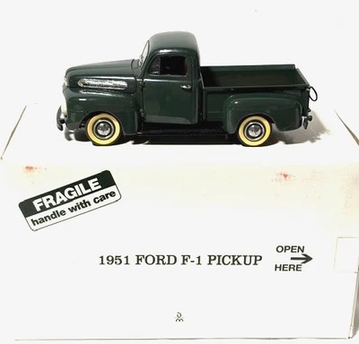 Camioneta Ford F-1 1951 Danbury como nueva, verde, 1/24 Foto 1 de 4