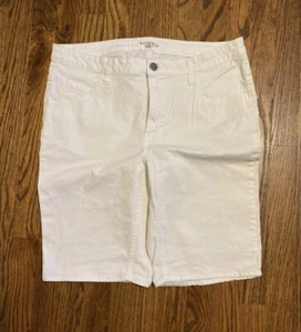 Riders by Lee Women's Size 16 M White Bermuda Stretch Denim Jean Shorts - Picture 1 of 3