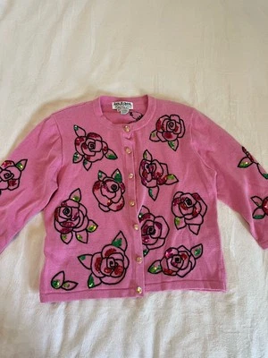 Antigo Jack B. Cardigã suéter rápido vintage pequeno pequeno rosa lantejoulas rosa floral - Imagem 1 de 4