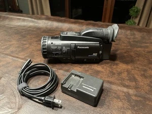 Panasonic AG-HMC40p AVCCAM Full HD 3CMOS Camcorder LOW HOURS - Picture 1 of 11