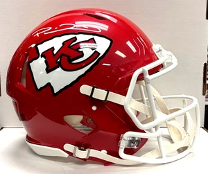 Patrick Mahomes Signed Kansas City Full Size Authentic Speed Helmet Beckett - Picture 1 of 5