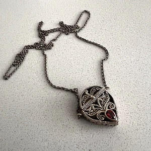 Collana con ciondolo medaglione granato marcasite argento sterling vintage catena fine - Foto 1 di 8