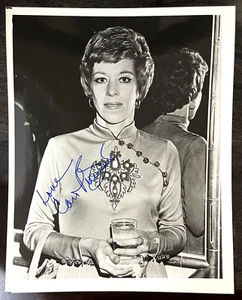 Carol Burnett Signed 8X10 Glossy Photo TV Movie Actress Comedienne B/W No COA - Picture 1 of 12