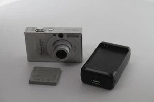 Canon PowerShot SD1000 Digital Elph IXUS 70 Photo Camera - Silver (1862B001) - Picture 1 of 2