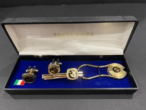 VINTAGE/RARO Tokyo Ginza BMW set gemelli e fermacravatta - bandiera italiana con custodia - Foto 1 di 16