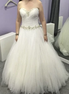 Wedding Dress - Picture 1 of 1