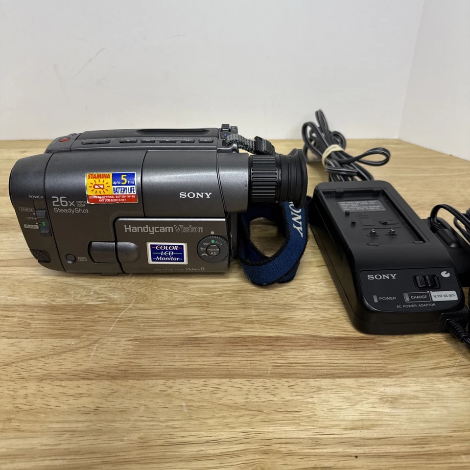 Sony CCD-TRV22 Video 8 Camcorder w/ AC Charger.  For Parts/Repair Powers On READ - Image 1 of 4
