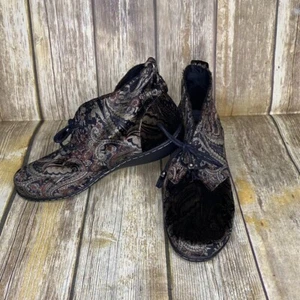 Soft Style Women's Velvet Victorian Style Paisley Print Booties size 9 Wide - Picture 1 of 8