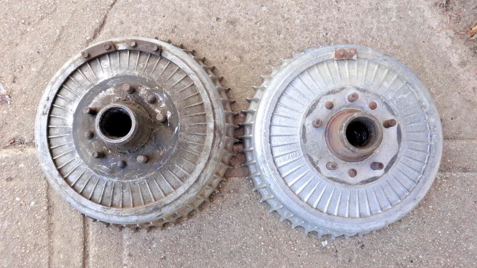 Buick 45 FIN ALUMINIO AÑOS 60 TAMBORES DE FRENO DELANTEROS/BUJES Par original personalizado scta Foto 1 de 4