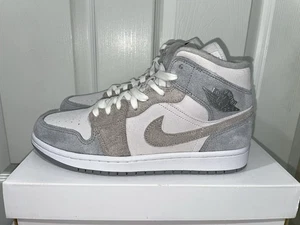 Größe 9,5 Herren 11 Damen - Air Jordan 1 Mid SE Particle Grey Nike grau weiß NEU - Bild 1 von 5