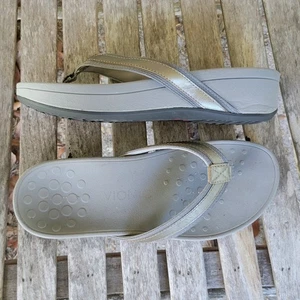 VIONIC Gray Silver Thong Sandals Flip Flops Shoes 8 - Picture 1 of 4