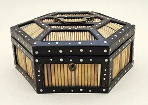ANTIQUE 1880 EBONY & PORCUPINE QUILL CEYLON ELEPHANT Hexagon BOX Dome Top Handle - Foto 1 di 13