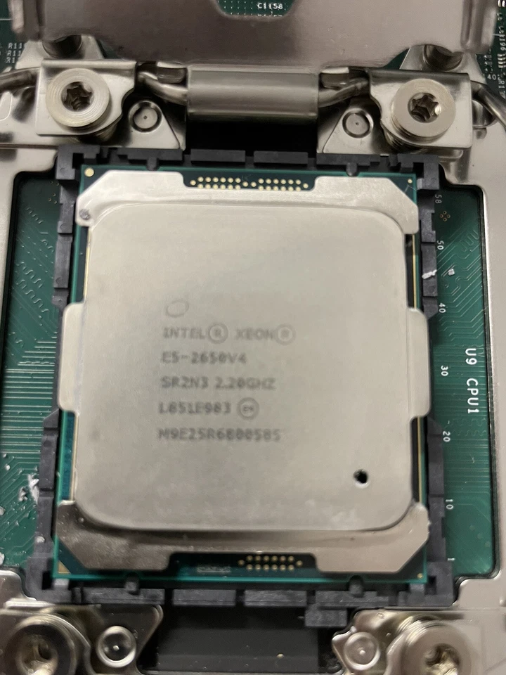 Procesador Intel Xeon E5-2650 V4 2,20 GHz DDR4 (SR2N3) de 12 núcleos Foto 1 de 1