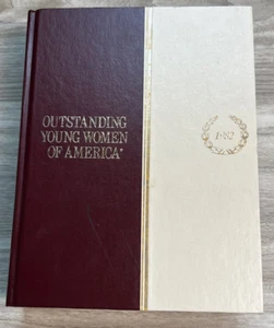 1982 Outstanding Young Women Of America Book Vintage Hardcover - Imagen 1 de 13