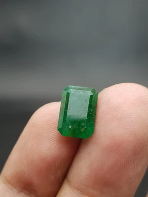 Natural Emerald 4.45 Carats Vivid Green Faceted Gem From Swat Pakistan - Image 1 of 4