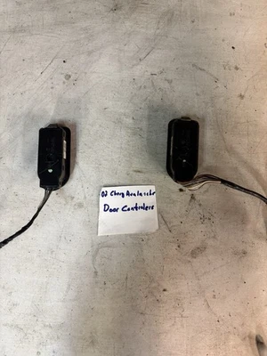 2002 Chevrolet Avalanche OEM Door Controllers - Image 1 of 2