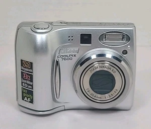 Nikon Coolpix 7600 7.1MP Kompakt Digitalkamera Silber getestet & funktionsfähig - Bild 1 von 10