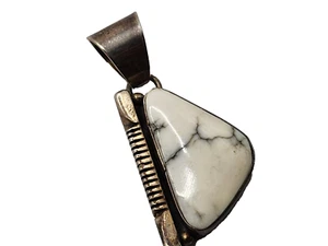 1.42" NAVAJO Milton Lee Pendant White & Grey Howlite Stone Native American - Picture 1 of 4
