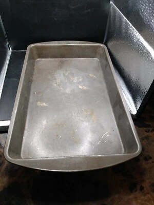 Medium sized cake pan metal Tray. AD - Image 1 of 4