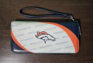 Denver Broncos Women's Curve Zip Organizer Wallet Wristlet - Picture 1 of 4