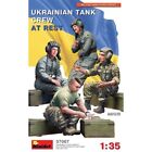 Mini37067 Ukrainian Tank Crew At Rest 1/35