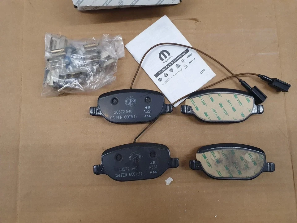 JUEGO PASTILLAS FRENO TRASERO ALFA ROMEO 4C 960 961 ORIGINAL Y NUEVO 77366753 Foto 1 de 1