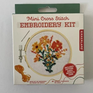 🧵New Kikkerland Mini Cross Stitch Embroidery Kit Flowers - Picture 1 of 2