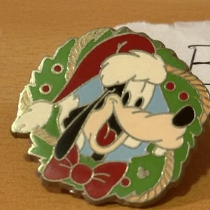 Prendedor coleccionable de intercambio de guirnalda navideña Goofy de Disney - Imagen 1 de 3