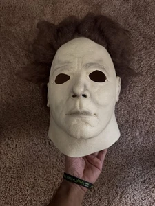 Máscara Halloween Michael Myers Trick or Treat Studios All White 2019 - Imagen 1 de 6