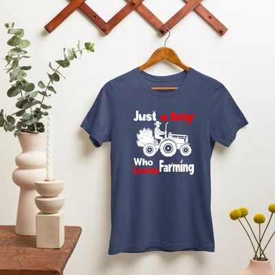 Camiseta Just A Boy Who Loves Farming Country Vida Rural Agricultura Agricultores Regalo Foto 1 de 4