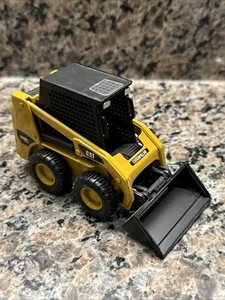 Caterpillar 226B3 Skid Steer With Attachments Die Cast Model - Picture 1 of 8