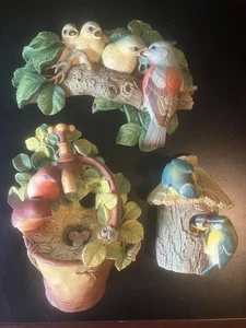 Vintage Bossons Chalkware Vögel 3 Stück - Rotkehlchen Nest Eimer, blau Vogelhaus - Bild 1 von 8